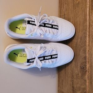 Women's Puma white sneakers size 7.5